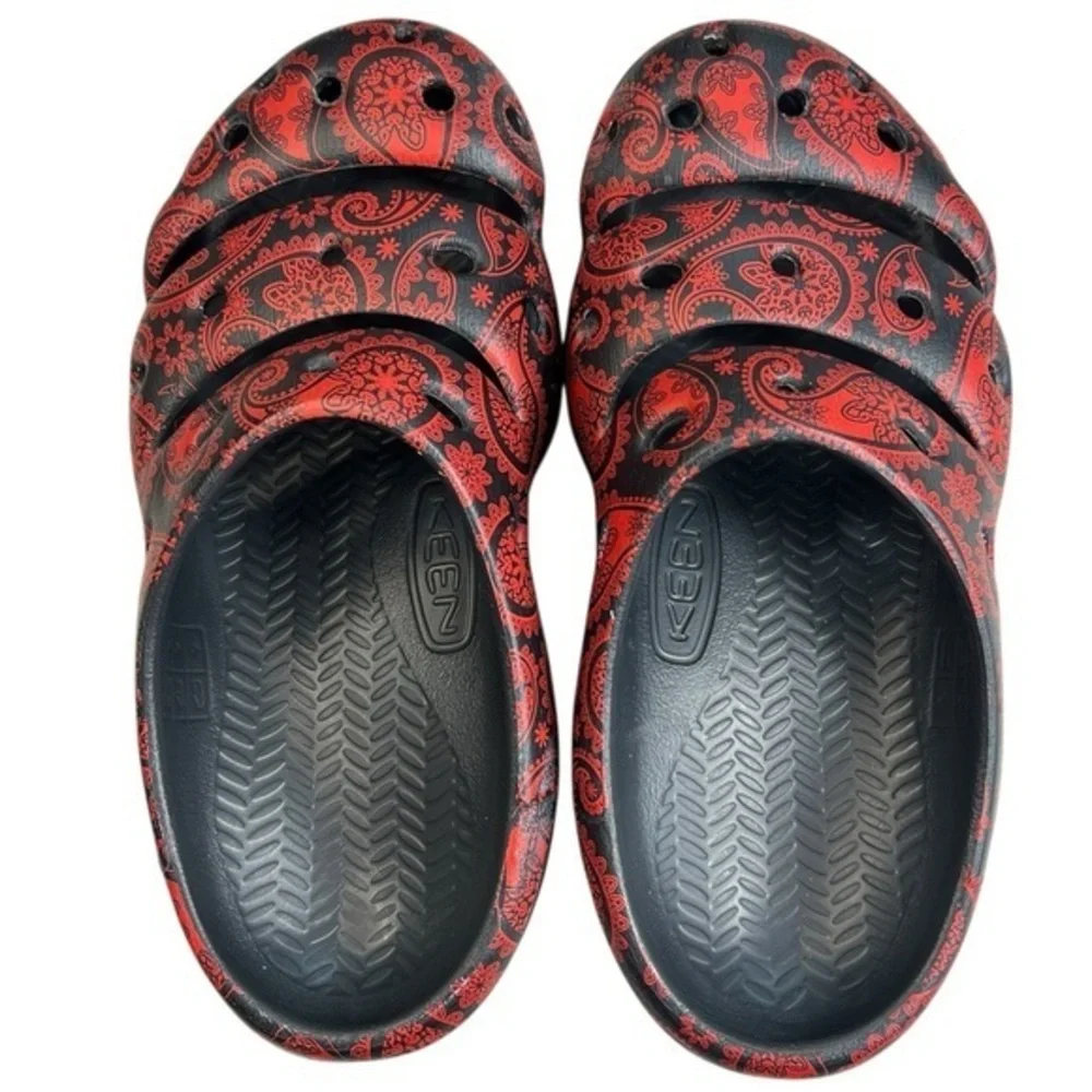 Keen Yogui Arts Clogs Sandals in Rip City Paisley (Red/Black) Pattern Size M7/W9